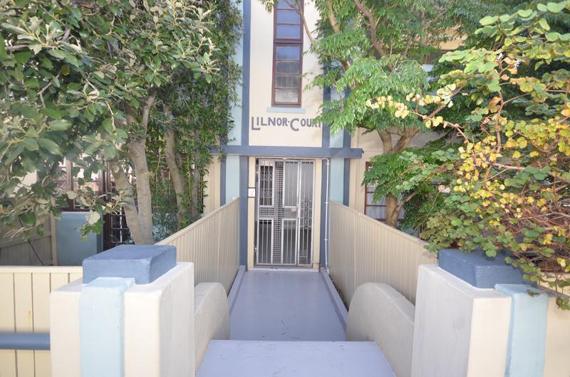 2 Bedroom Property for Sale in Vredehoek Western Cape